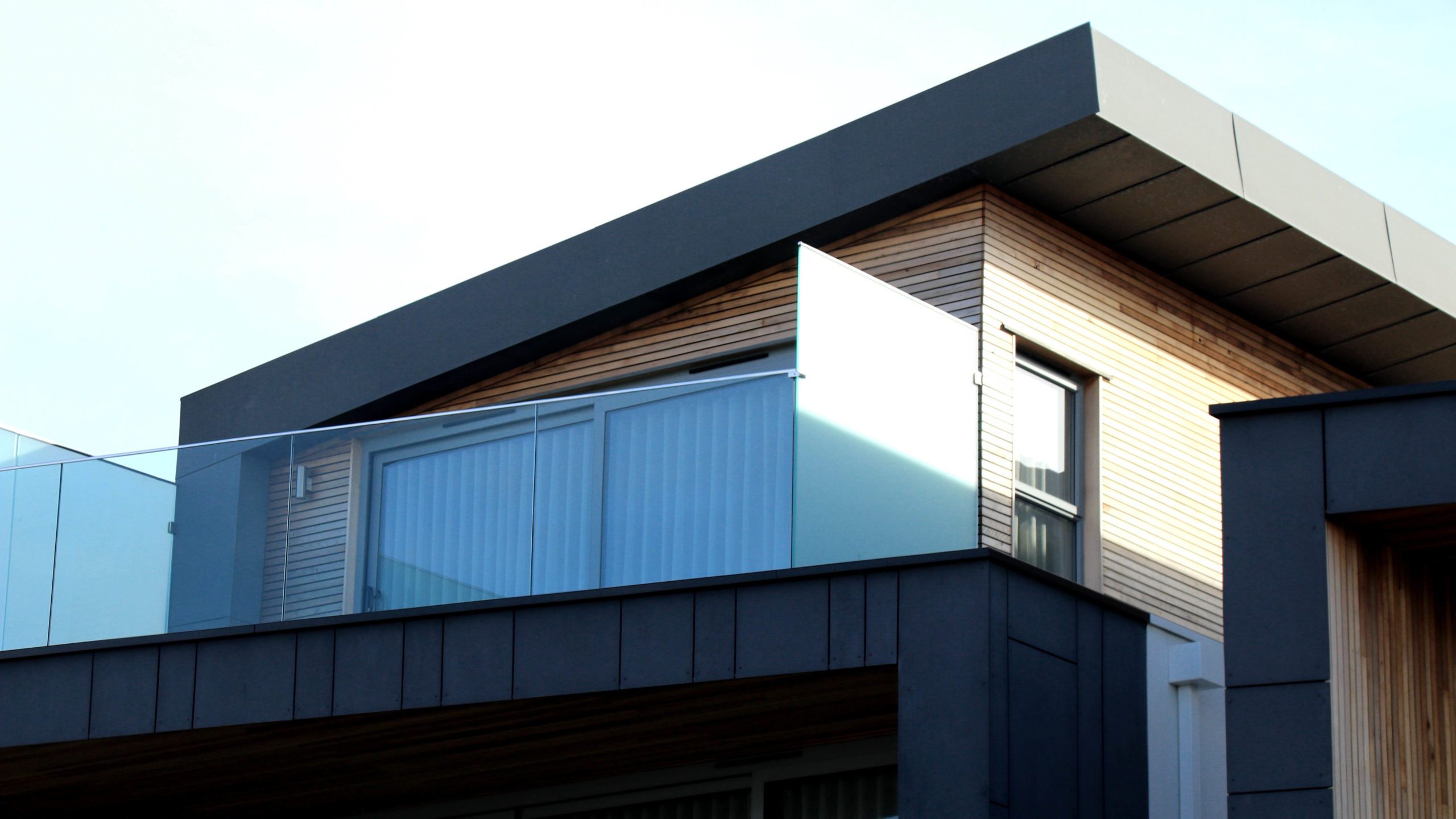 MILCHGLAS – TRÜBE AUSSICHTEN