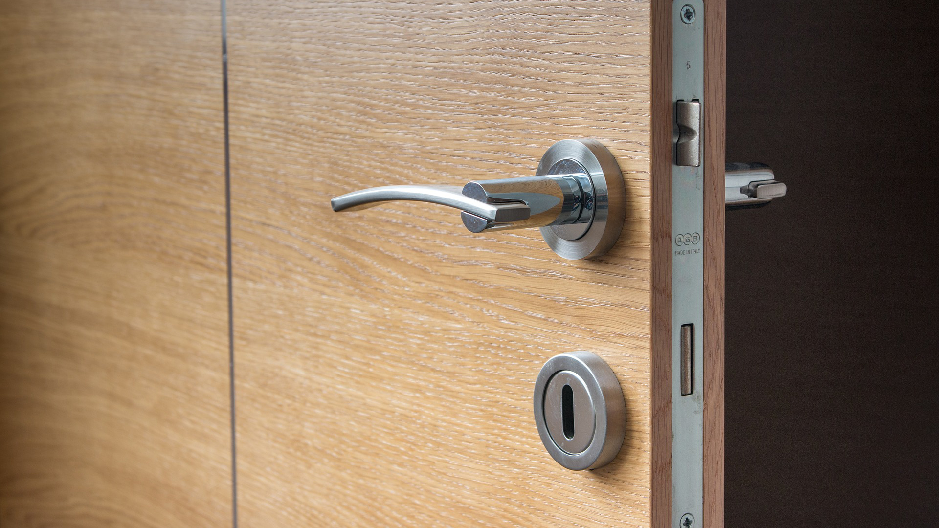 NEUE INNENTÜREN IM ALTBAU